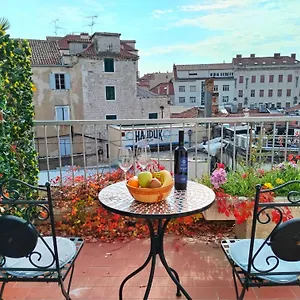 Sunny Terrace Apartment Split